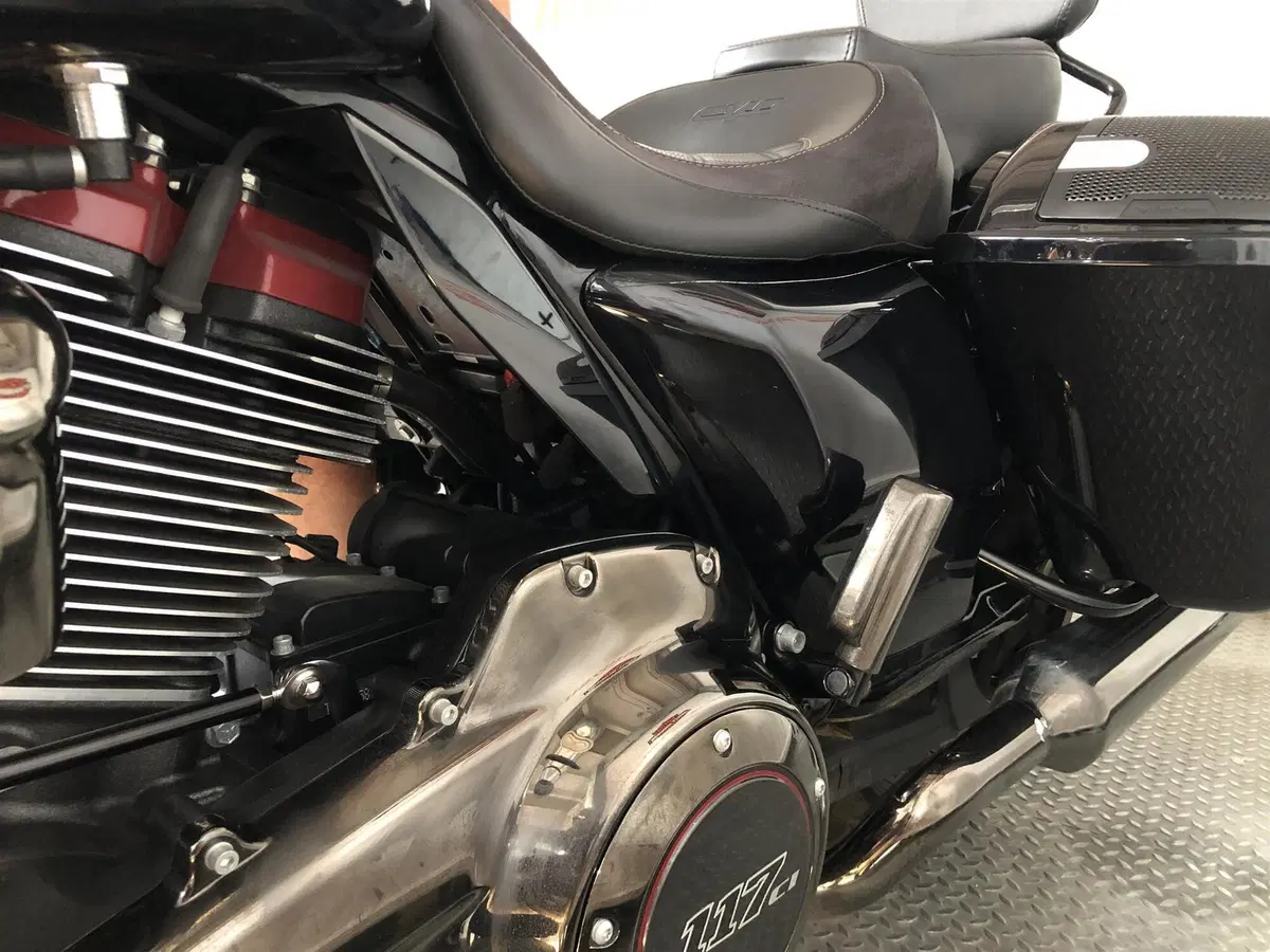 Harley-Davidson CVO Road Glide Limited (2022) (8)
