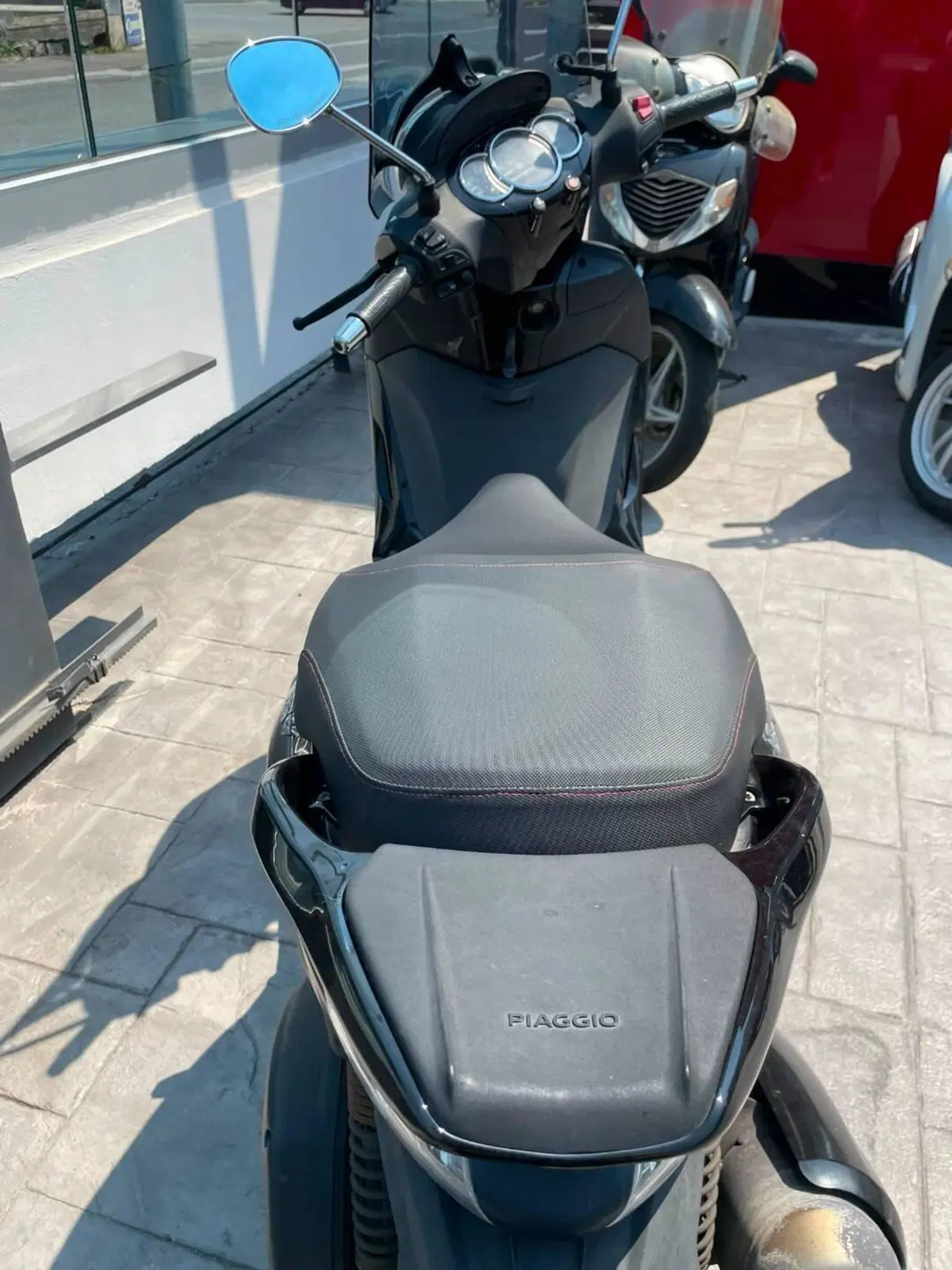 Piaggio Beverly 300 i.e. Police ABS-ASR (2017 - 20) (3)