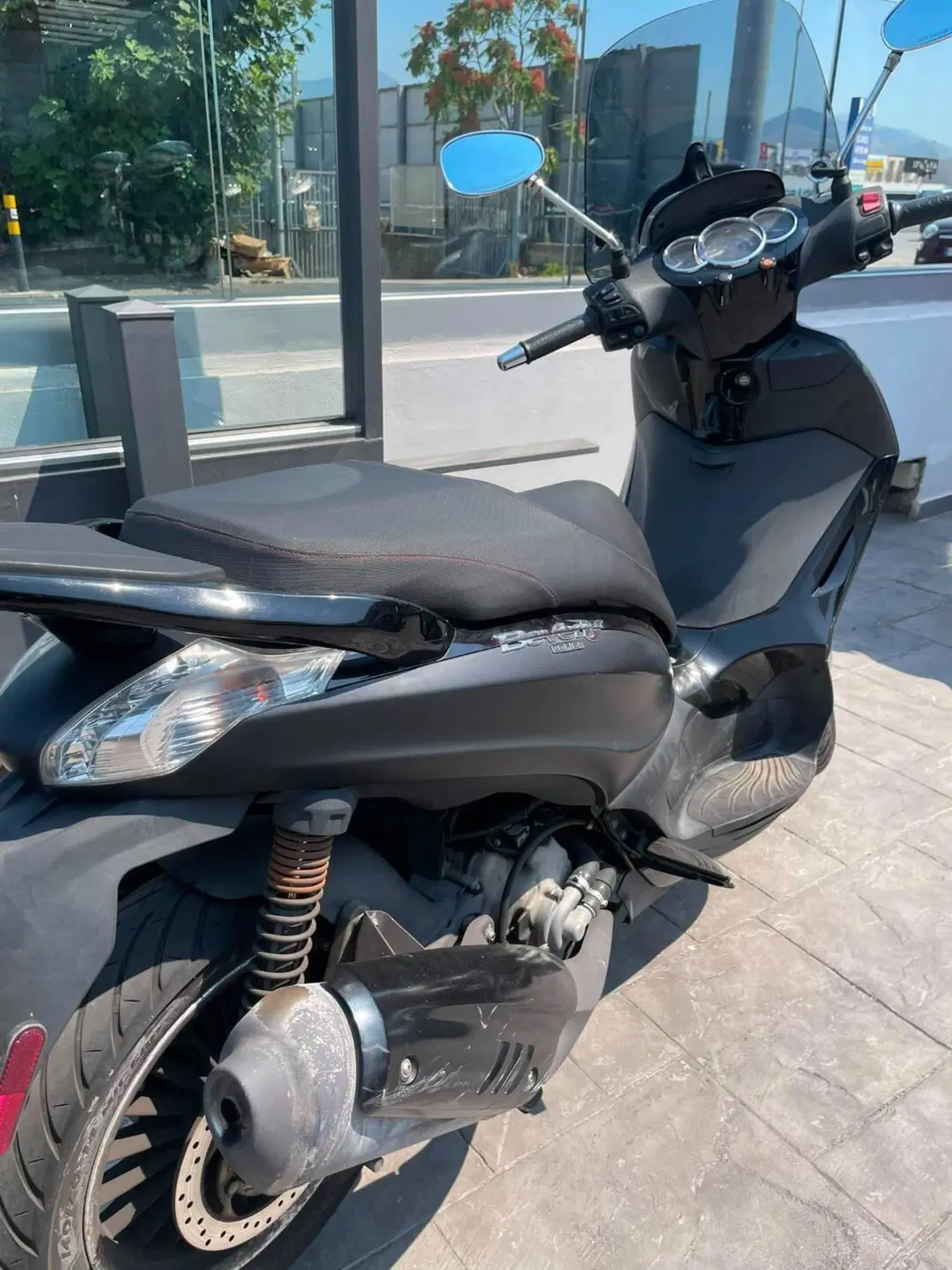 Piaggio Beverly 300 i.e. Police ABS-ASR (2017 - 20) (4)