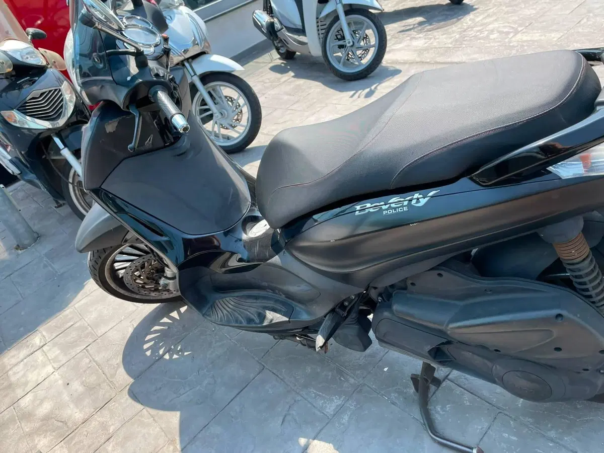 Piaggio Beverly 300 i.e. Police ABS-ASR (2017 - 20) (5)