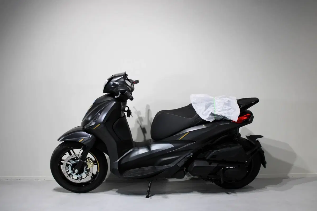 Piaggio Beverly 400 25th Anniversary (2026) (4)