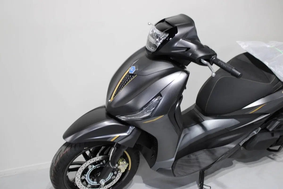 Piaggio Beverly 400 25th Anniversary (2026) (5)