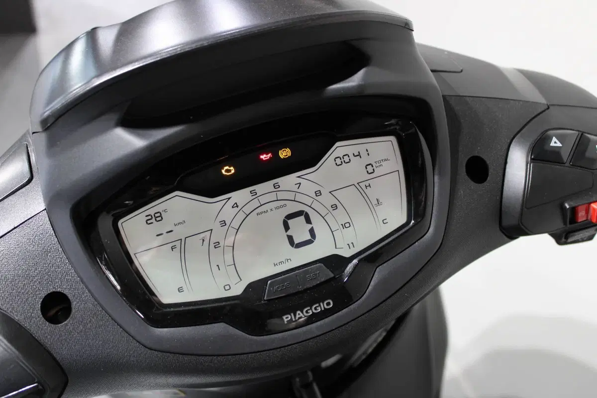 Piaggio Beverly 400 25th Anniversary (2026) (6)