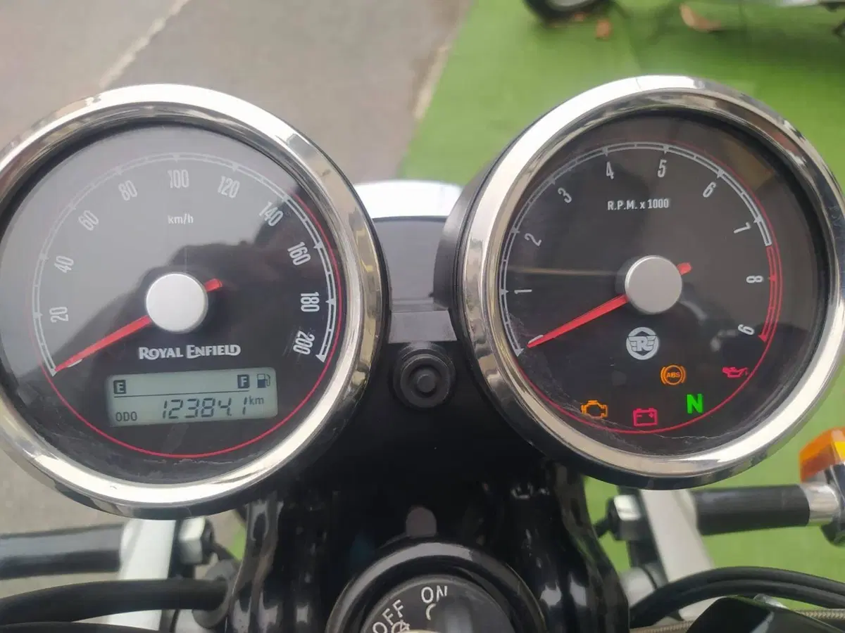 Royal Enfield Interceptor 650 (2021 - 26) (9)