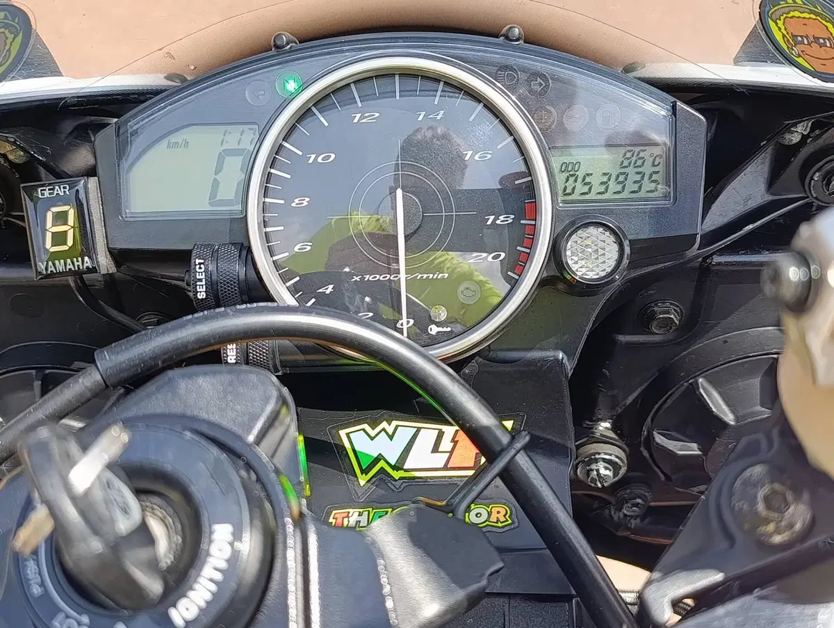 Yamaha YZF R6 (2006 - 07) (7)