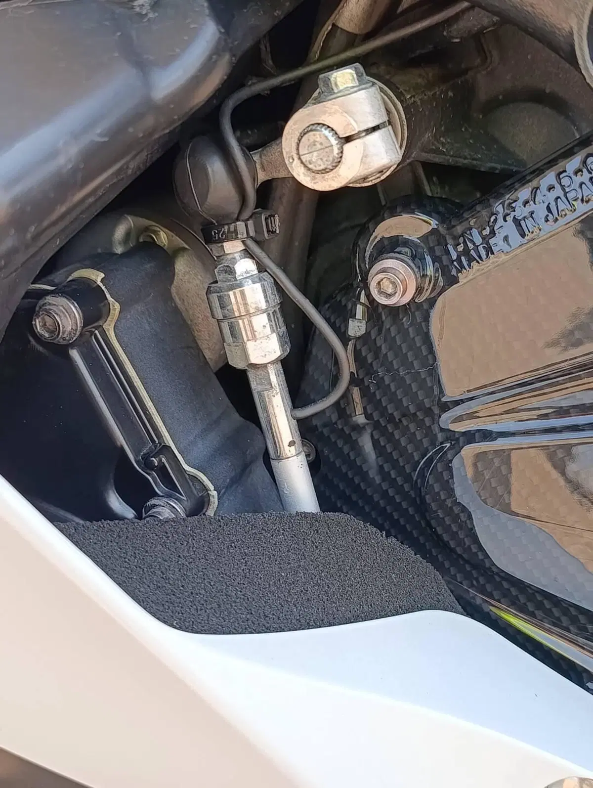 Yamaha YZF R6 (2006 - 07) (8)