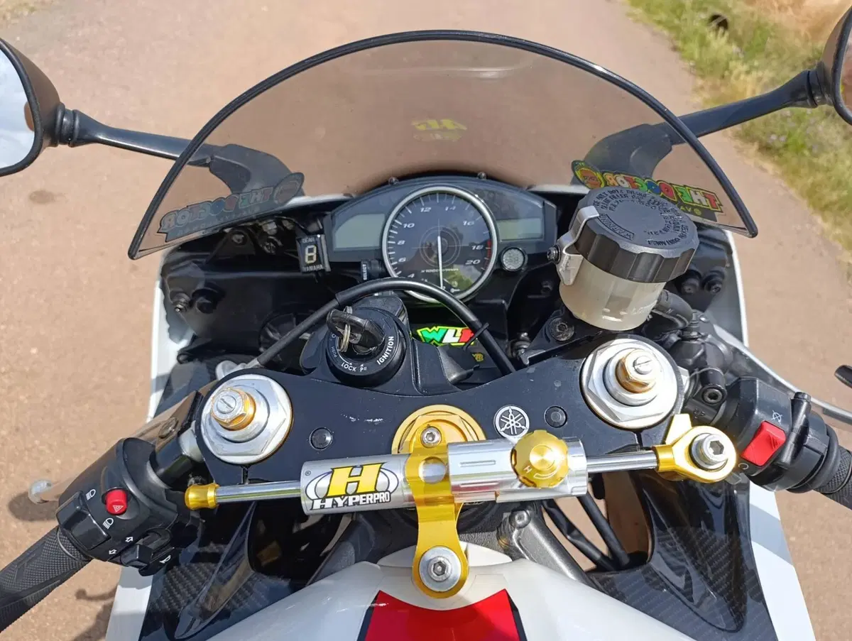 Yamaha YZF R6 (2006 - 07) (10)