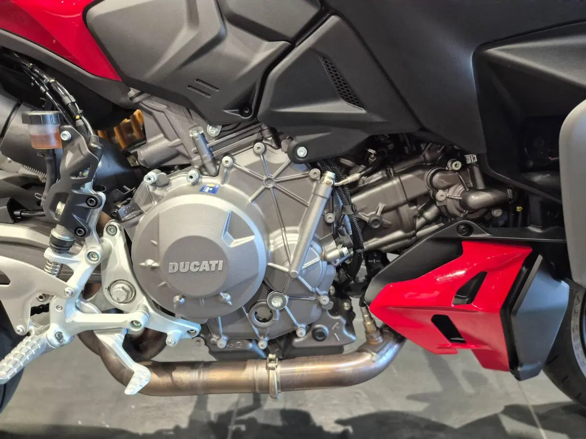 Ducati Streetfighter V2 S (2025 - 26) (9)