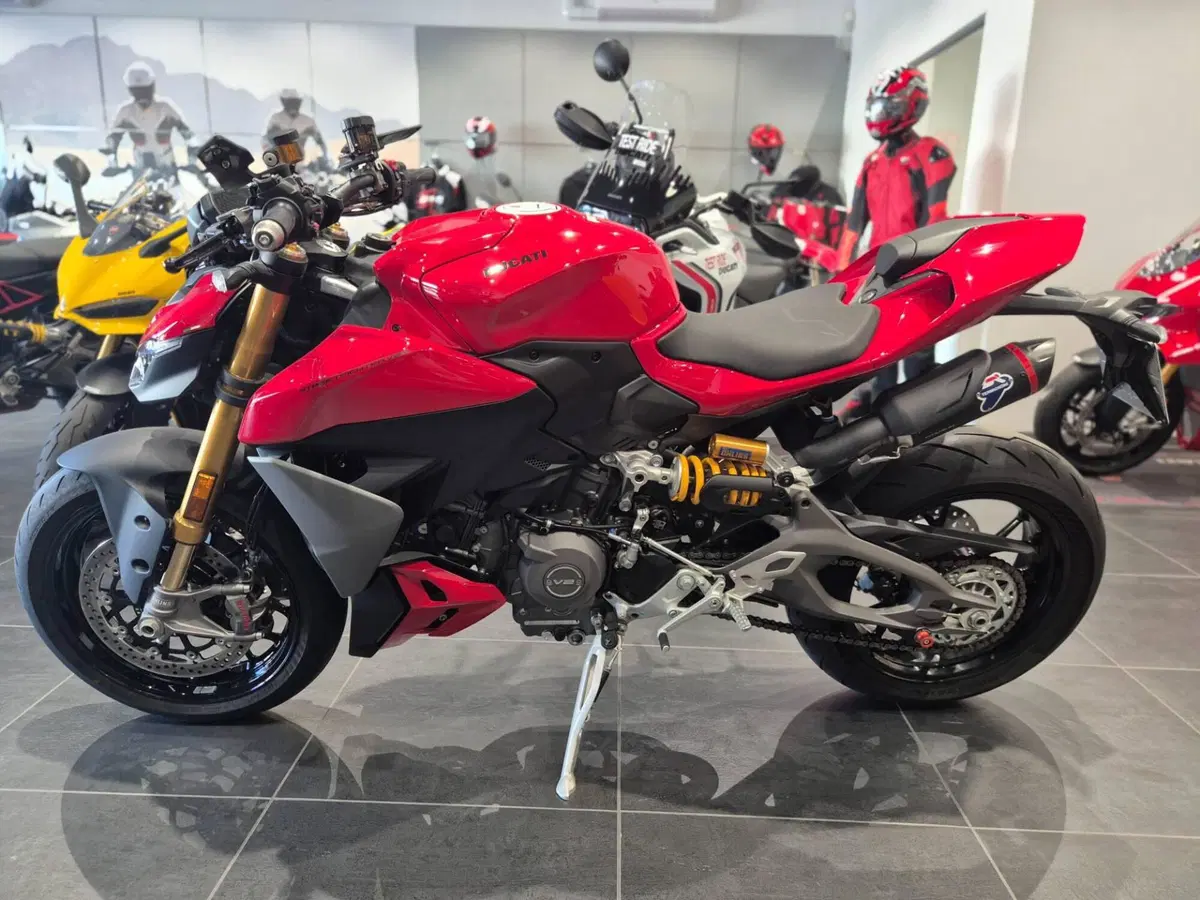 Ducati Streetfighter V2 S (2025 - 26) (2)