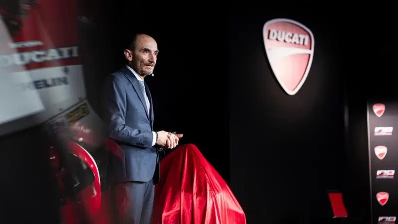 Moto d&rsquo;Italia. Ducati. Lasciamo stare Volkswagen. Claudio Domenicali. &ldquo;&Egrave; il ducatista uno dei principali azionisti dell'azienda&rdquo;