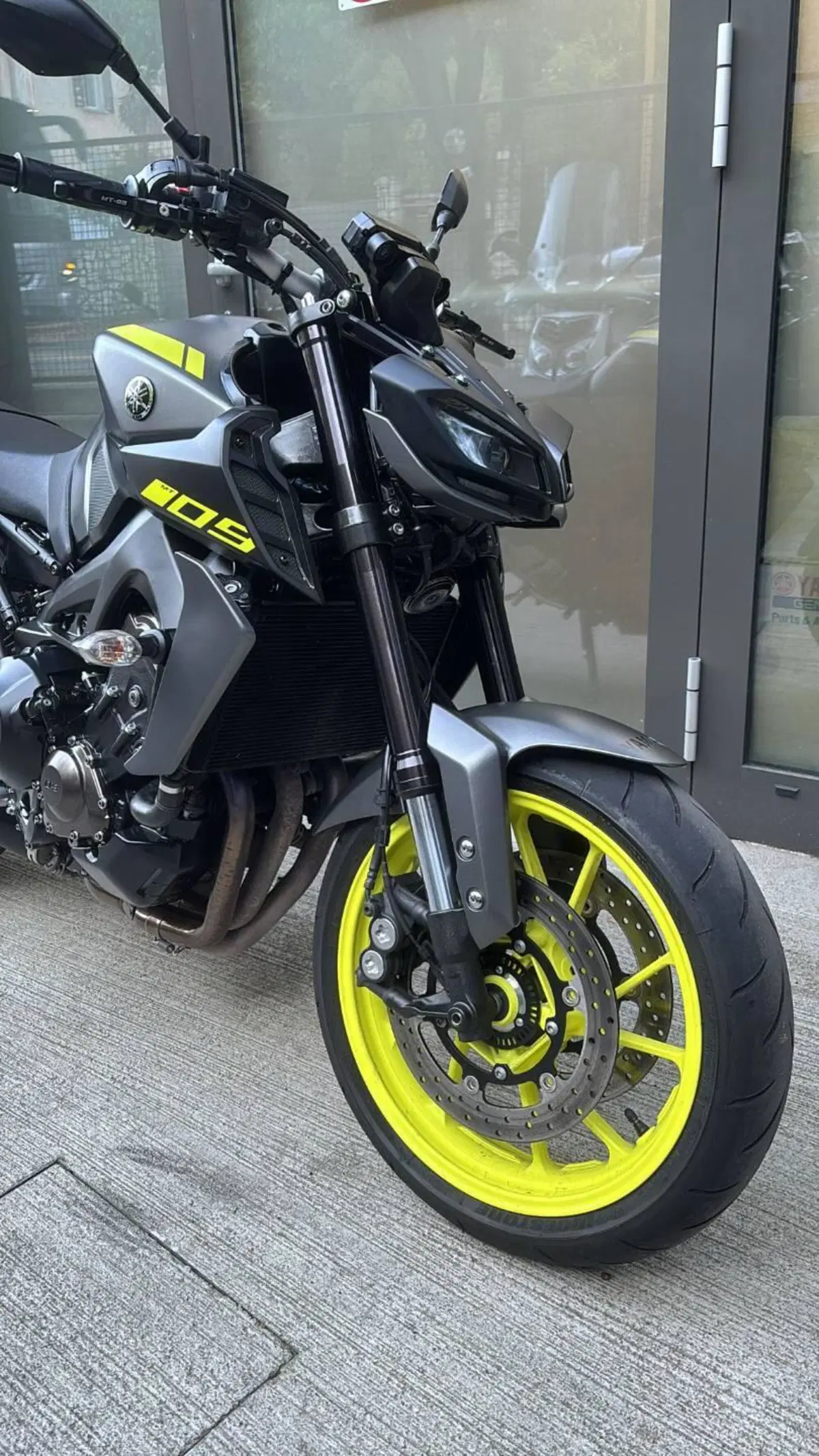 Yamaha MT-09 (2017 - 20) (2)