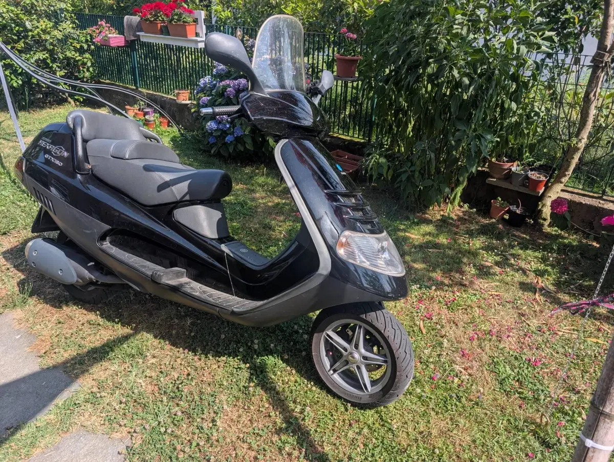 Piaggio Super Hexagon GTX 180