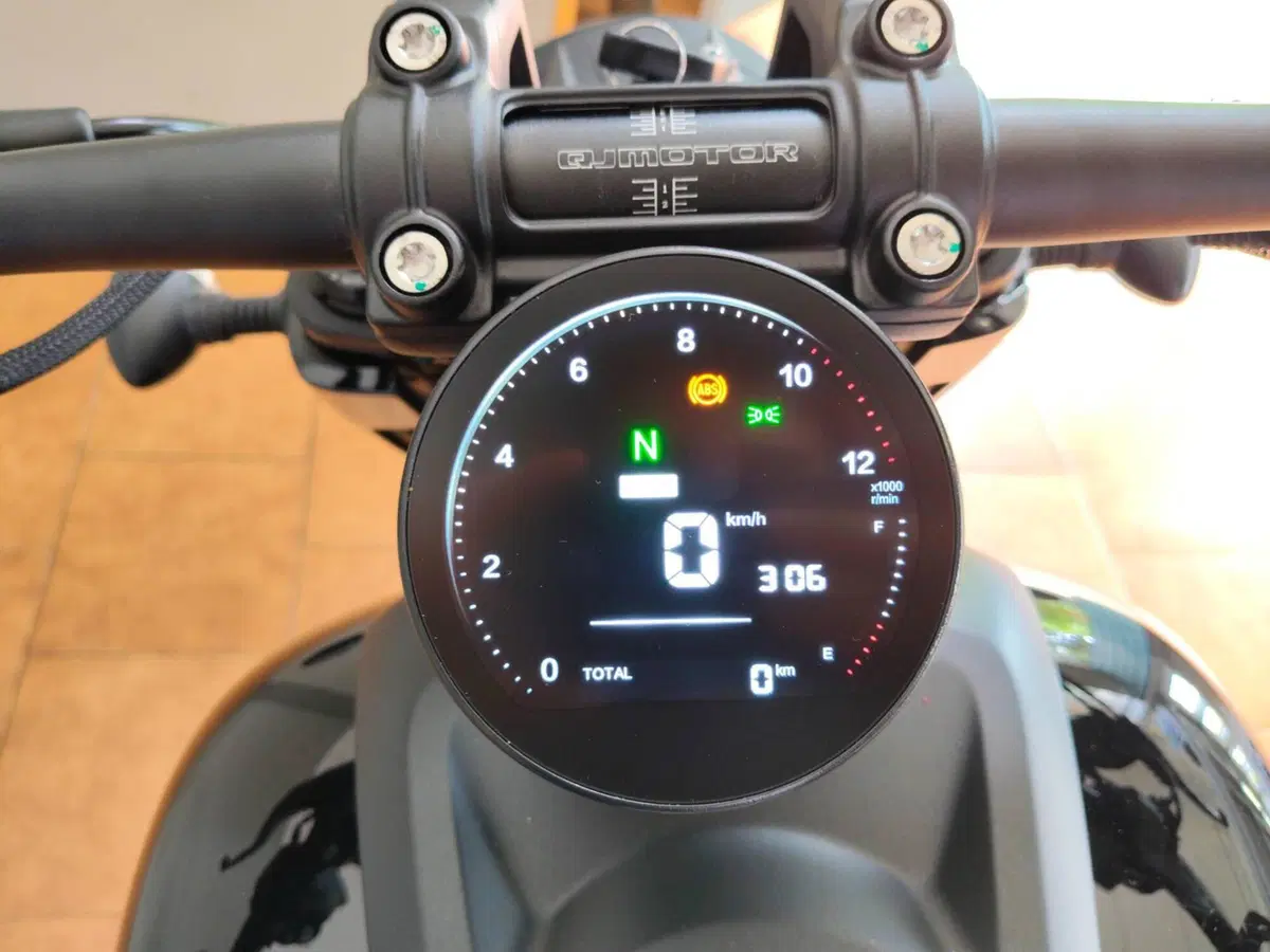 QJ Motor SRV 400 VS (2026) (12)