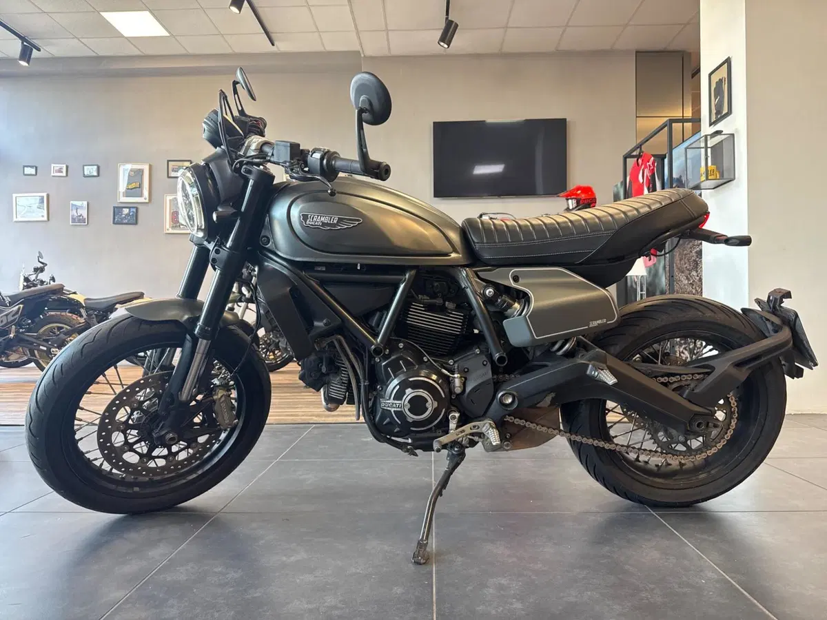 Ducati Scrambler 800 Night Shift (2021 - 22) (2)