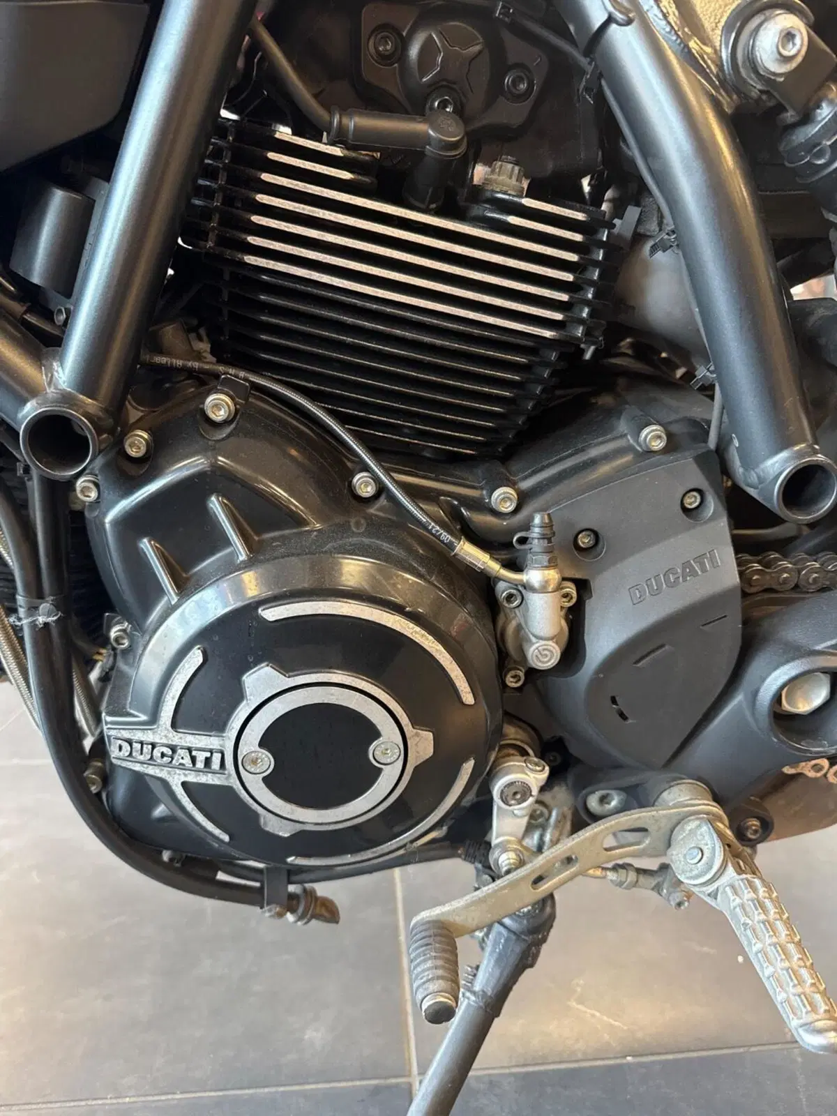 Ducati Scrambler 800 Night Shift (2021 - 22) (7)