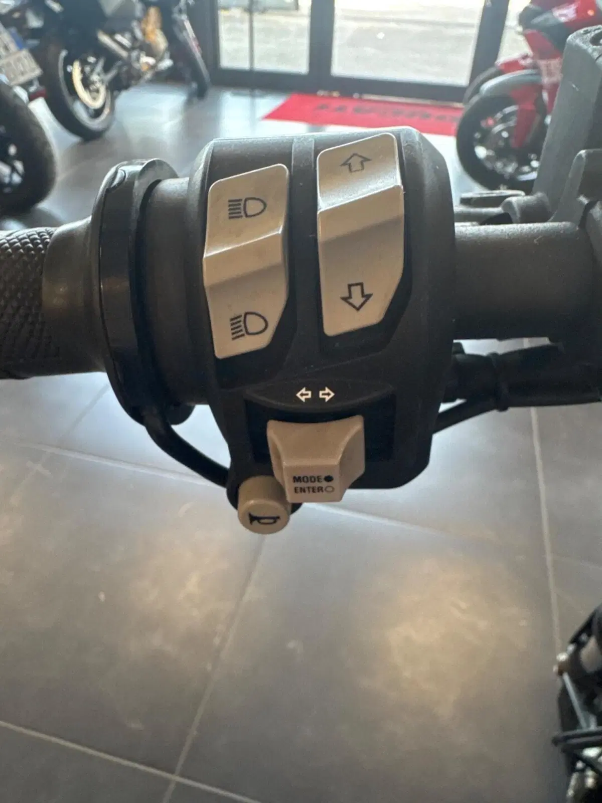 Ducati Scrambler 800 Night Shift (2021 - 22) (10)