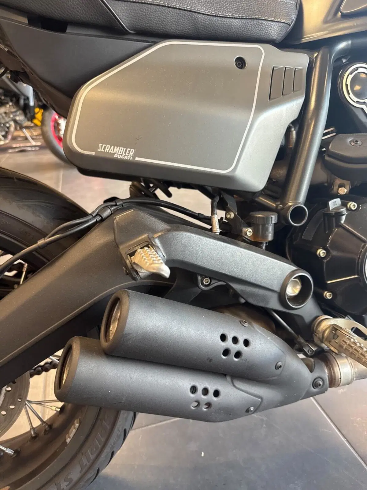 Ducati Scrambler 800 Night Shift (2021 - 22) (18)