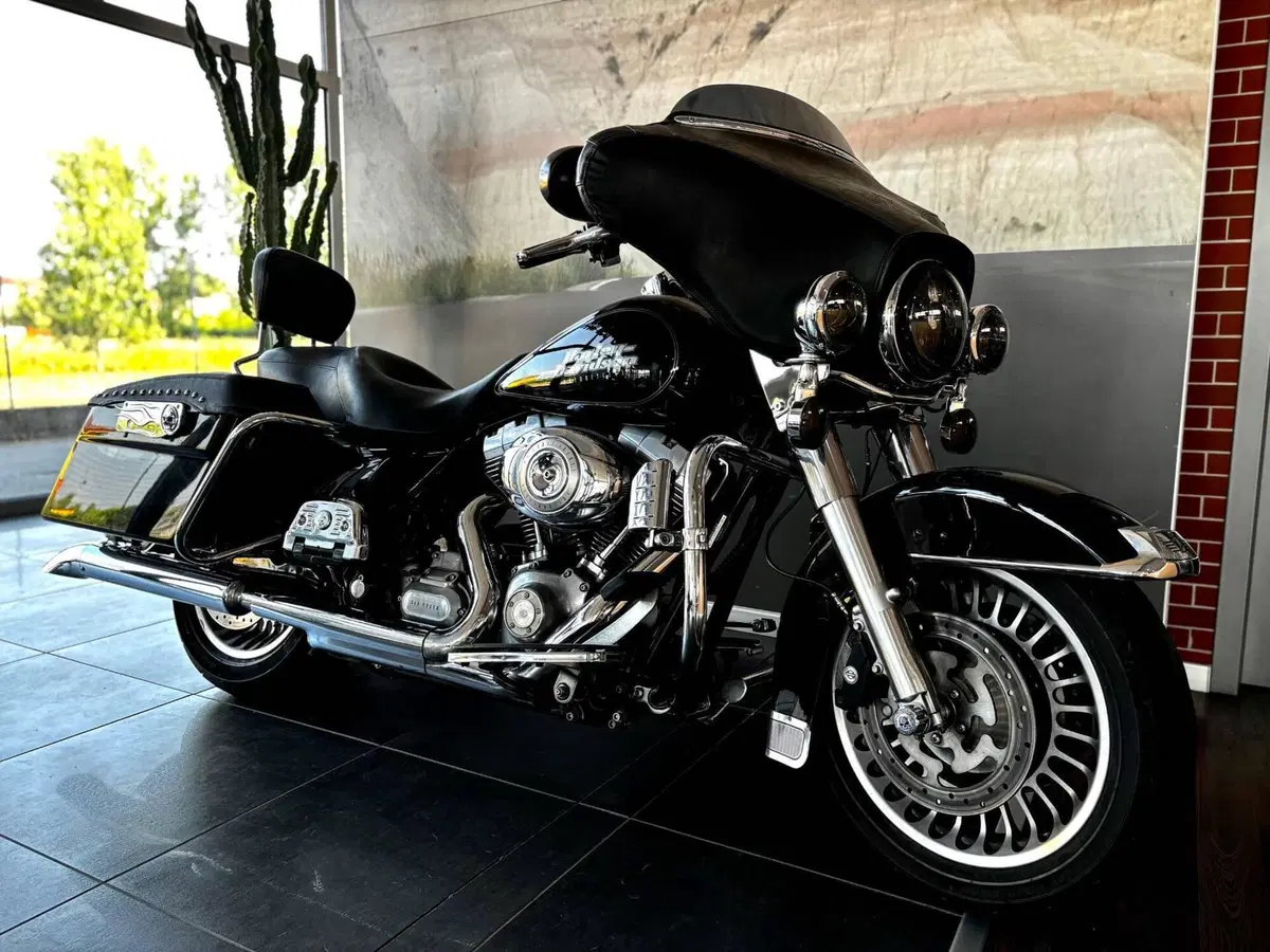 Harley-Davidson 1584 Electra Glide Standard (2008 - 10) - FLHT (2)