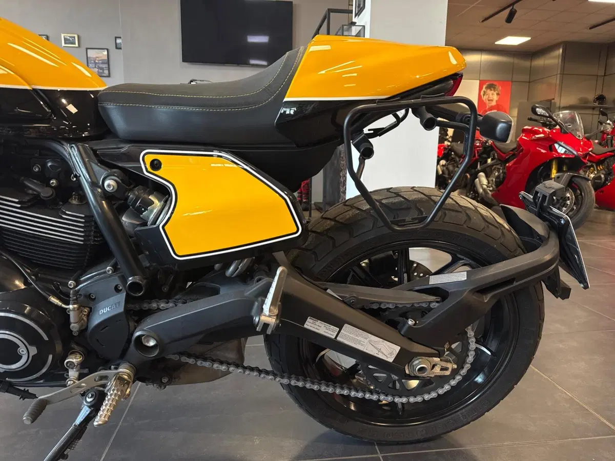 Ducati Scrambler 800 Full Throttle (2017 - 21) (4)