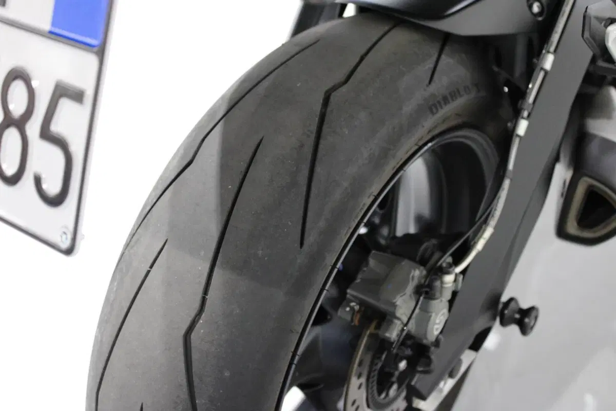 Triumph Street Triple 765 RS (2023 - 26) (7)