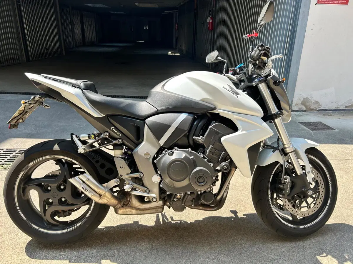 Honda CB 1000 R (2008 - 10) (4)