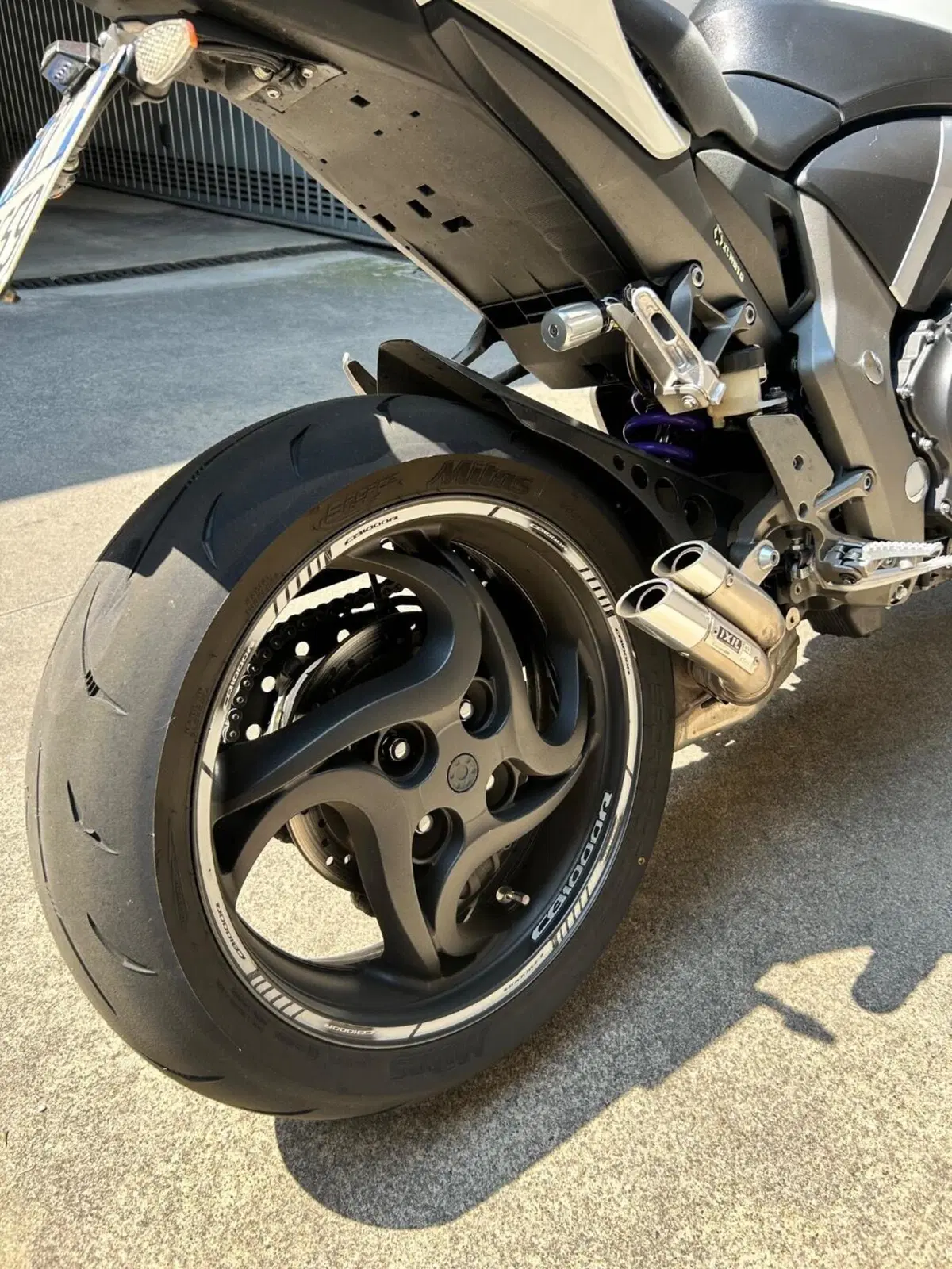 Honda CB 1000 R (2008 - 10) (7)