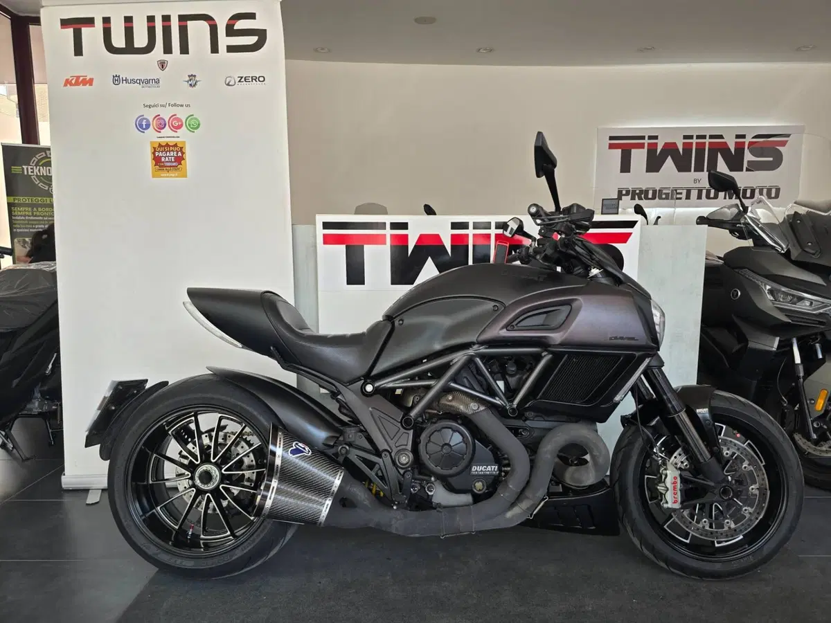 Ducati Diavel 1200 Dark (2012 - 13)