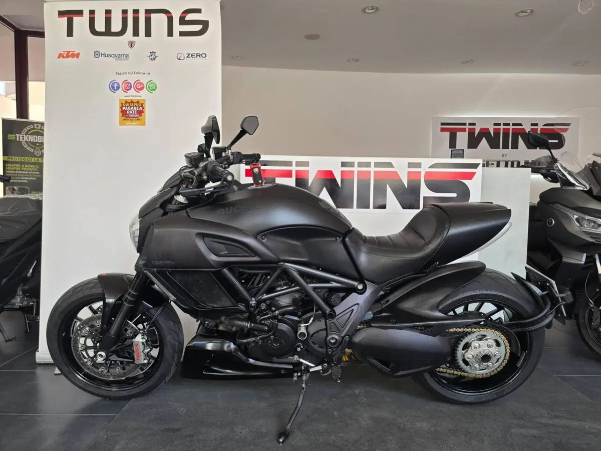 Ducati Diavel 1200 Dark (2012 - 13) (5)