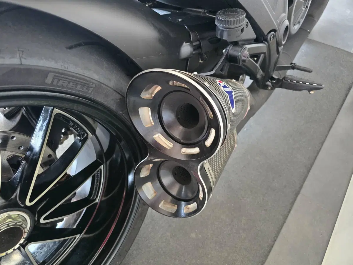 Ducati Diavel 1200 Dark (2012 - 13) (11)