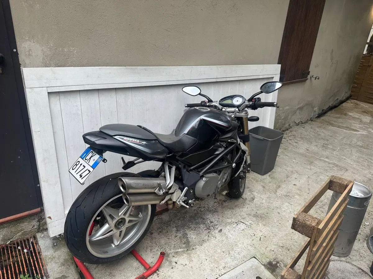 MV Agusta Brutale 750 S (2002 - 06) (3)