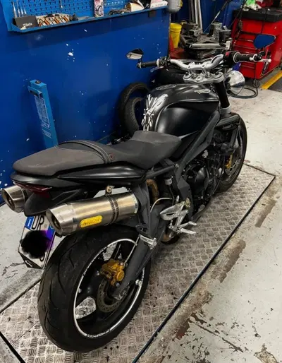 Triumph Street Triple (2007 - 12) usata