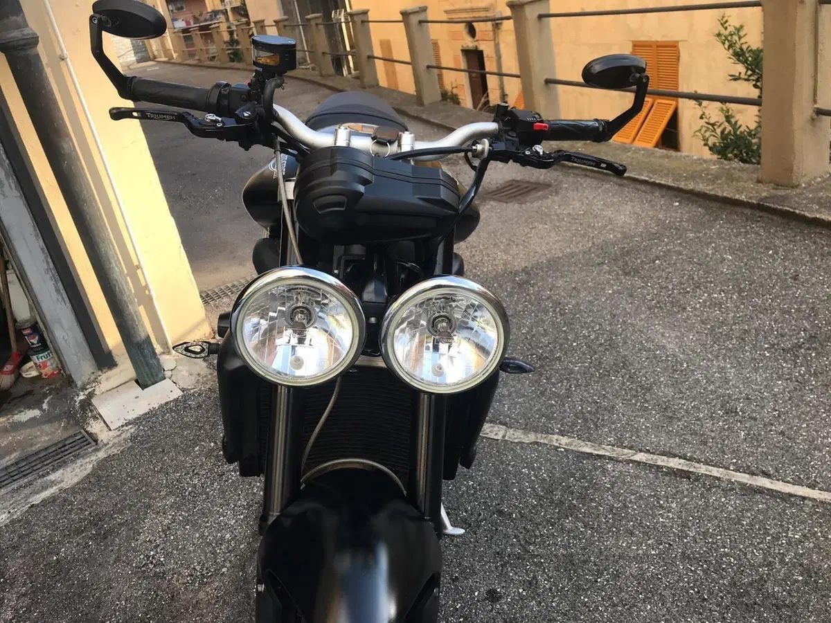 Triumph Street Triple (2007 - 12) (2)