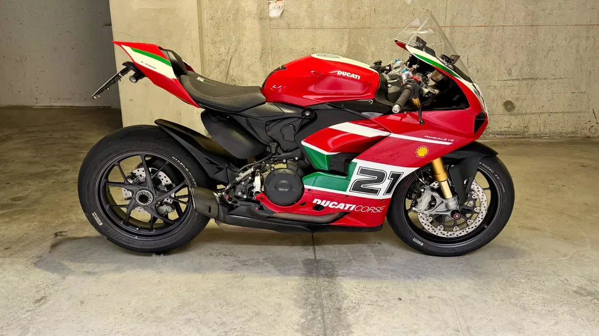 Ducati Panigale V2 Bayliss 1st Championship 20th Anniversary (2021 - 24) (2)
