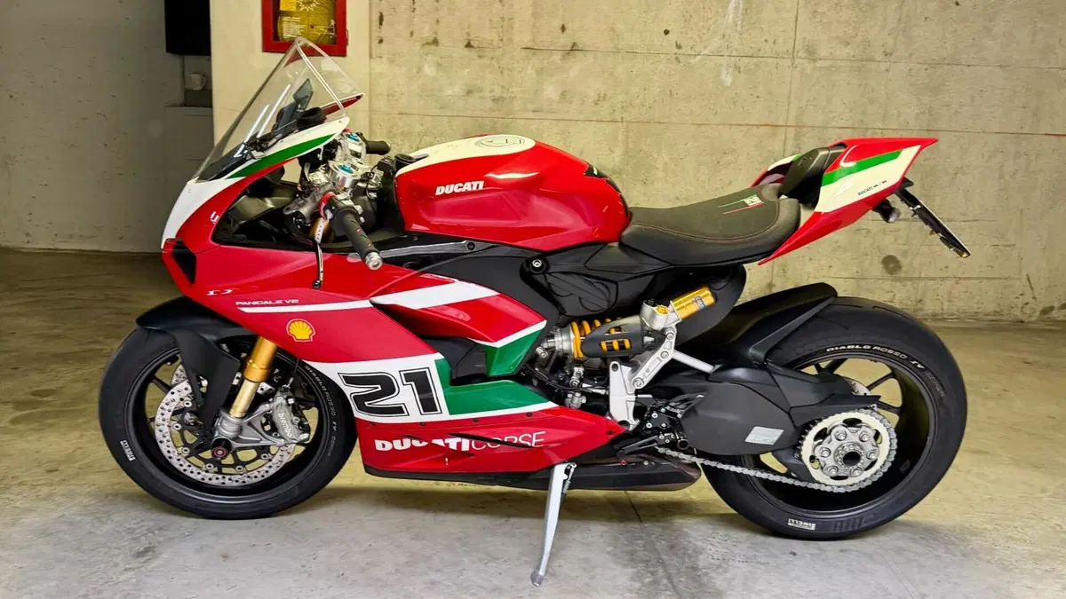 Ducati Panigale V2 Bayliss 1st Championship 20th Anniversary (2021 - 24) (6)