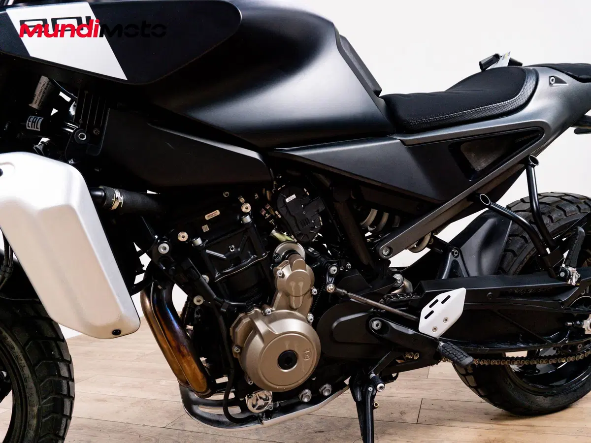 Husqvarna Svartpilen 801 (2024 - 26) (9)