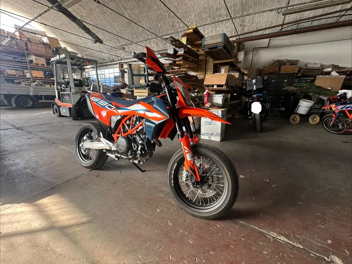 KTM 690 SMC R (2023 - 25)
