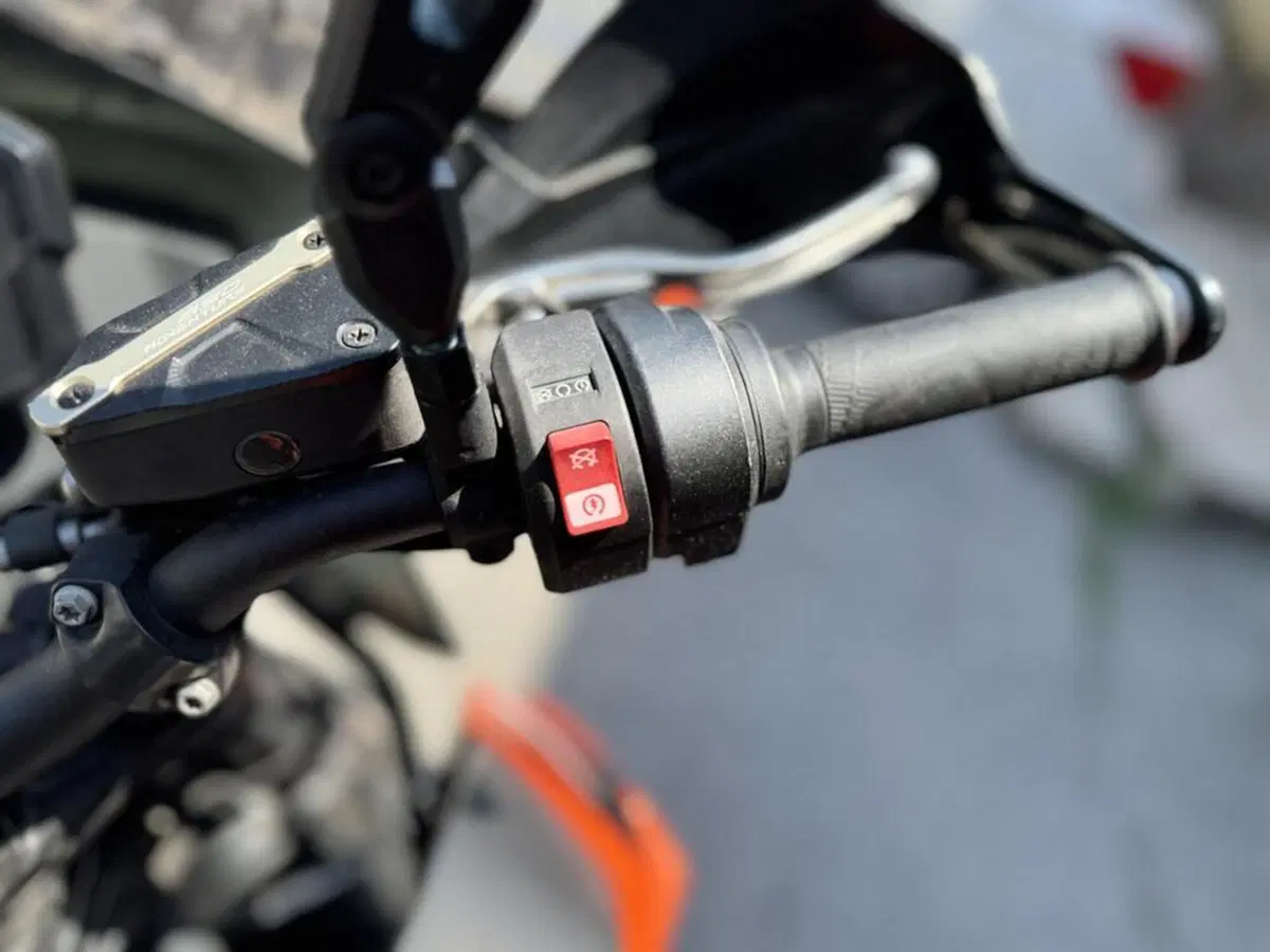 KTM 890 Adventure (2022) (7)