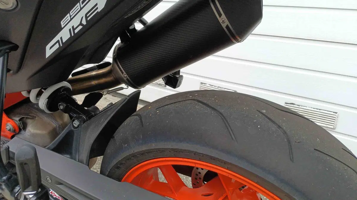 KTM 890 Duke R (2021) (5)