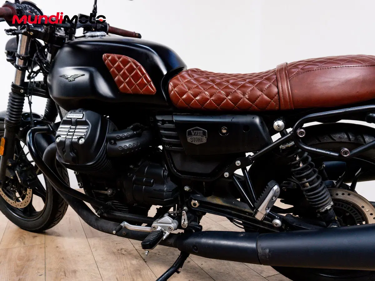Moto Guzzi V7 III Stone (2017 - 20) (10)
