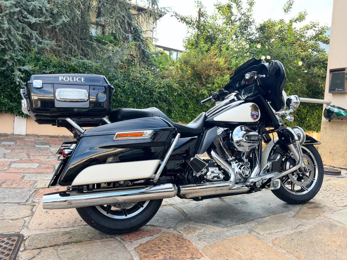 Harley-Davidson Electra Glide Police (2015 - 16) - FLHTP (4)
