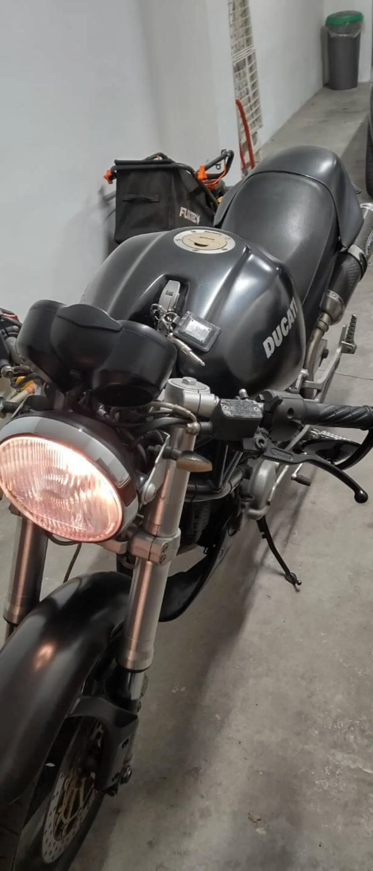 Ducati Monster 620 I.E. Dark (2002) (4)