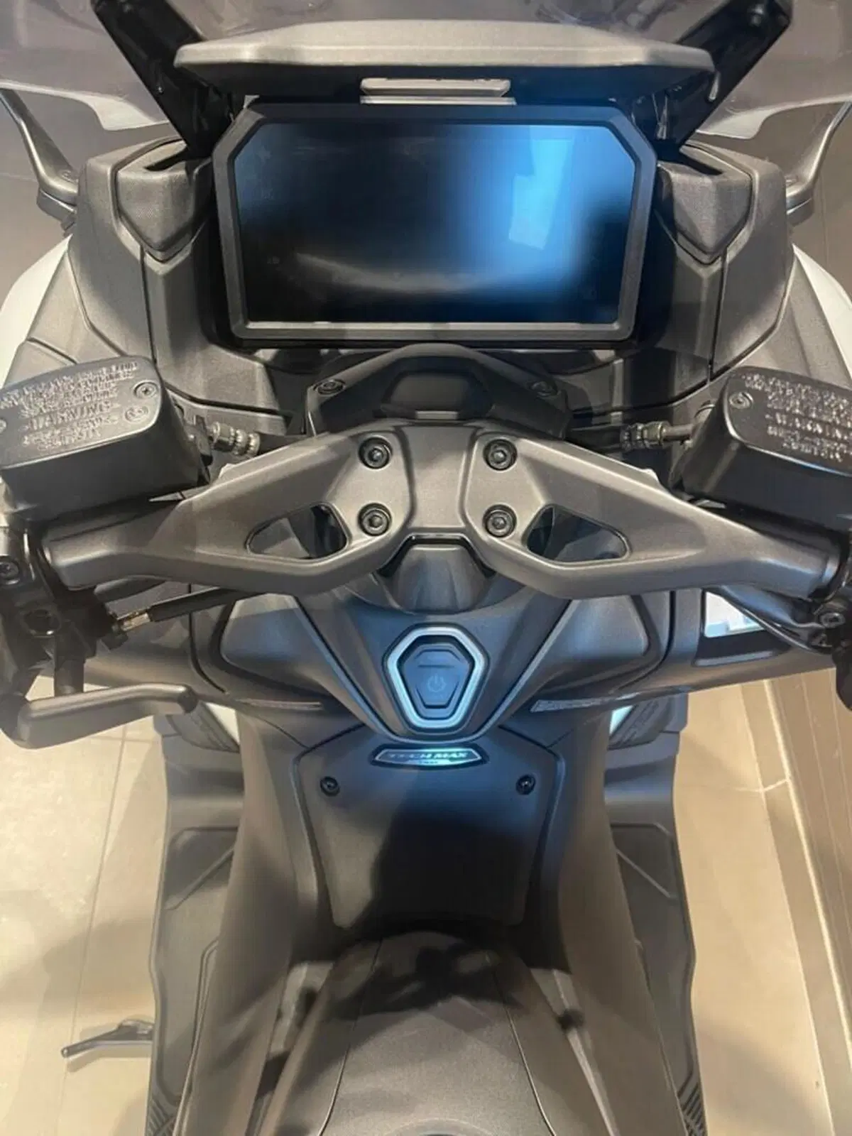 Yamaha T-Max 560 Tech Max (2025 - 26) (5)