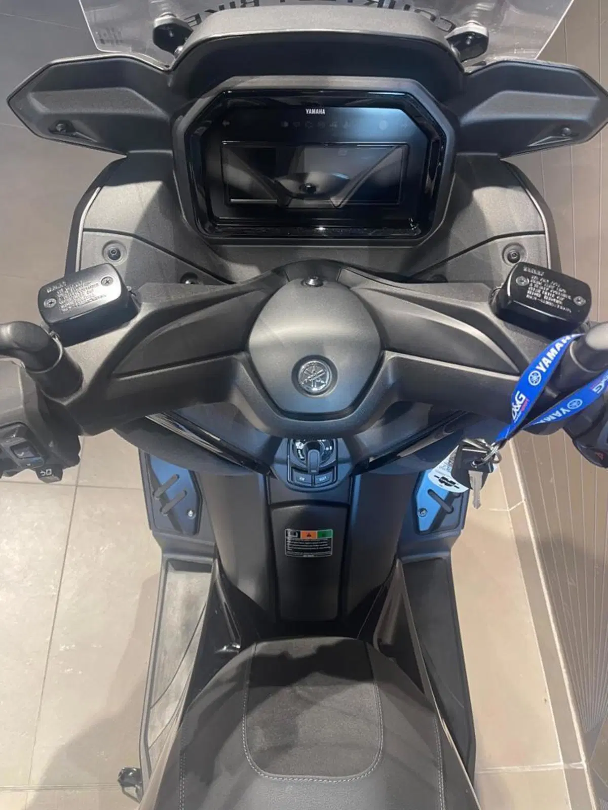 Yamaha X-Max 300 Tech Max (2025 - 26) (5)