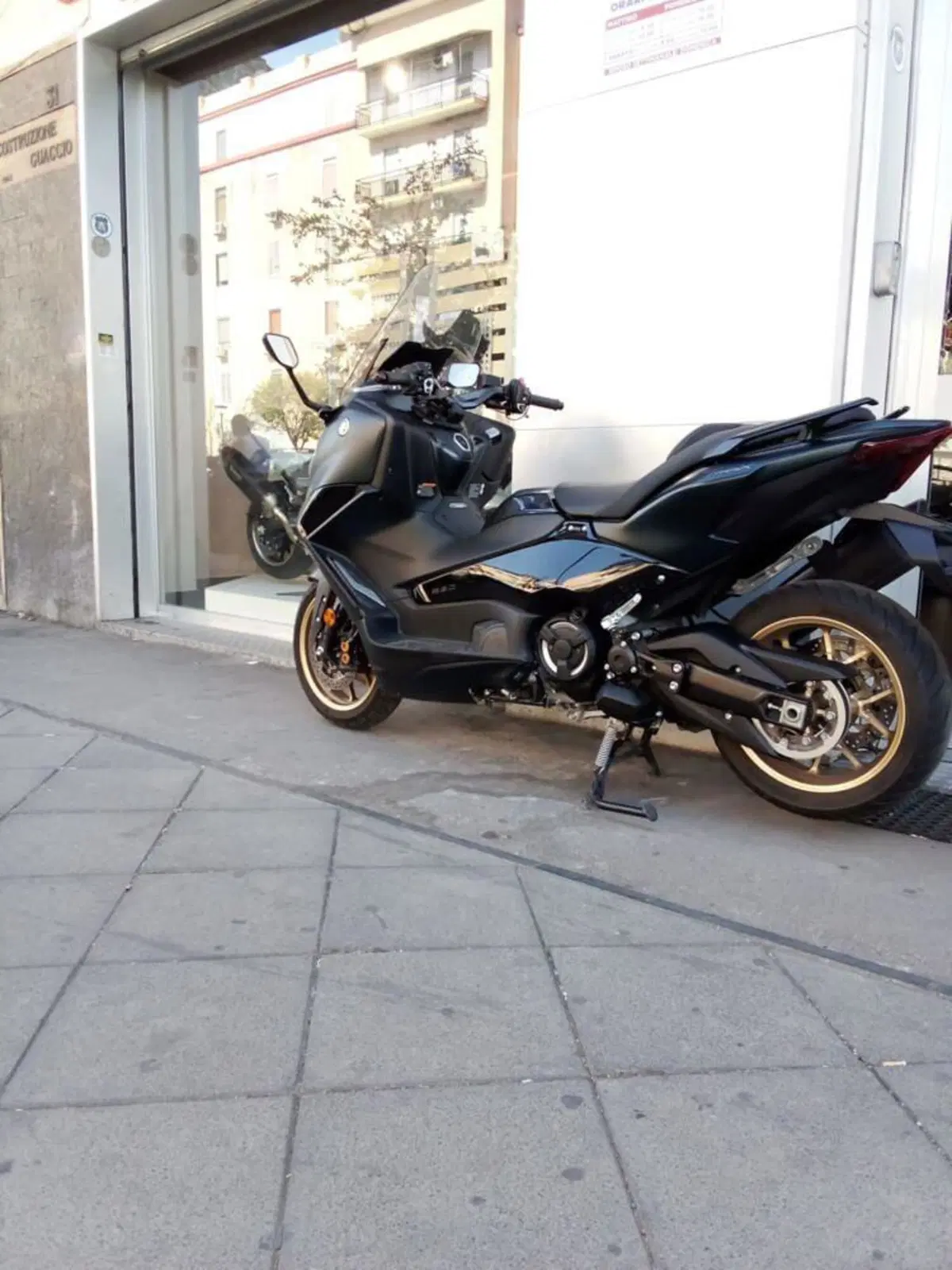 Yamaha T-Max 560 (2022 - 24) (3)