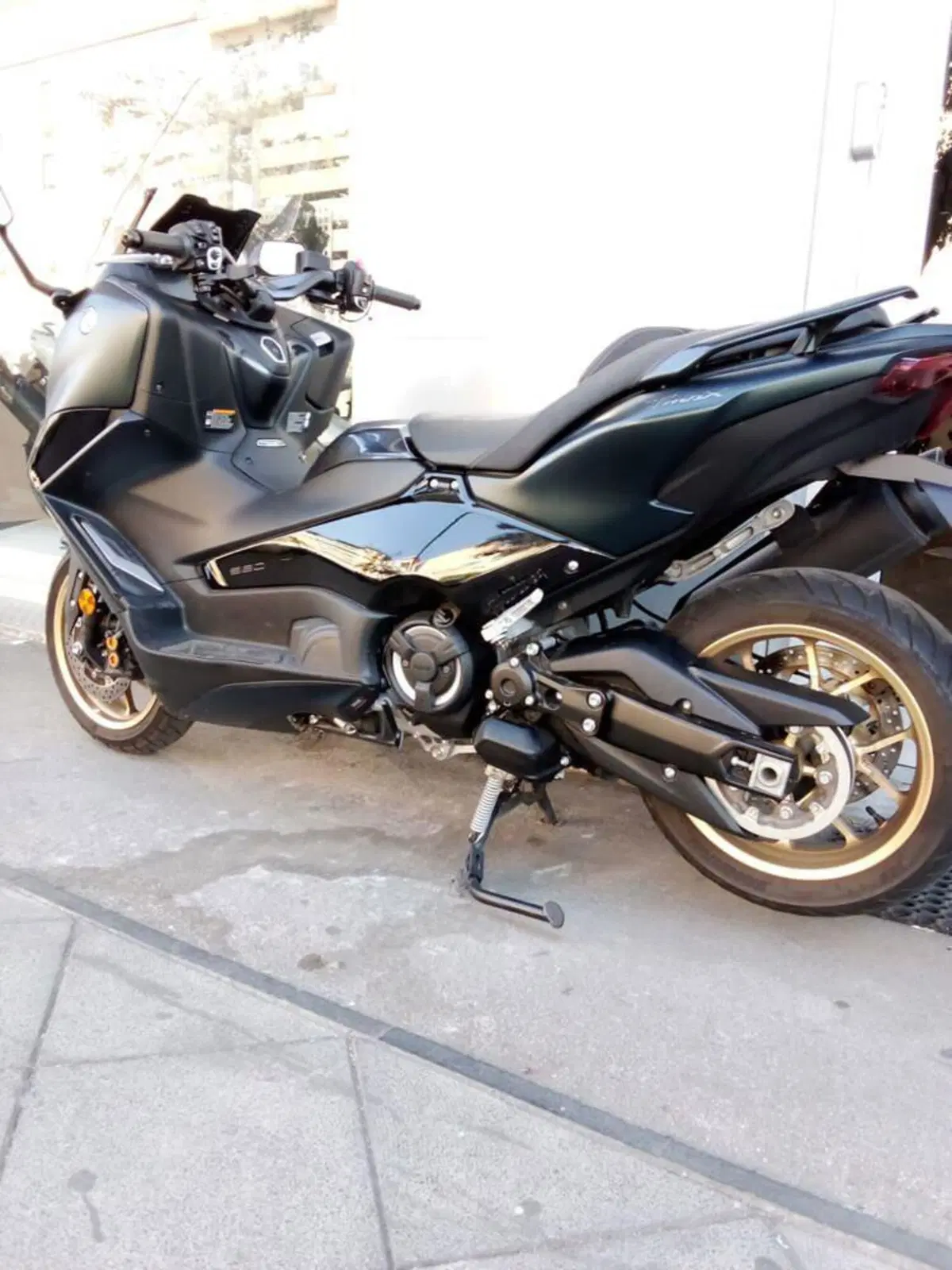 Yamaha T-Max 560 (2022 - 24) (4)