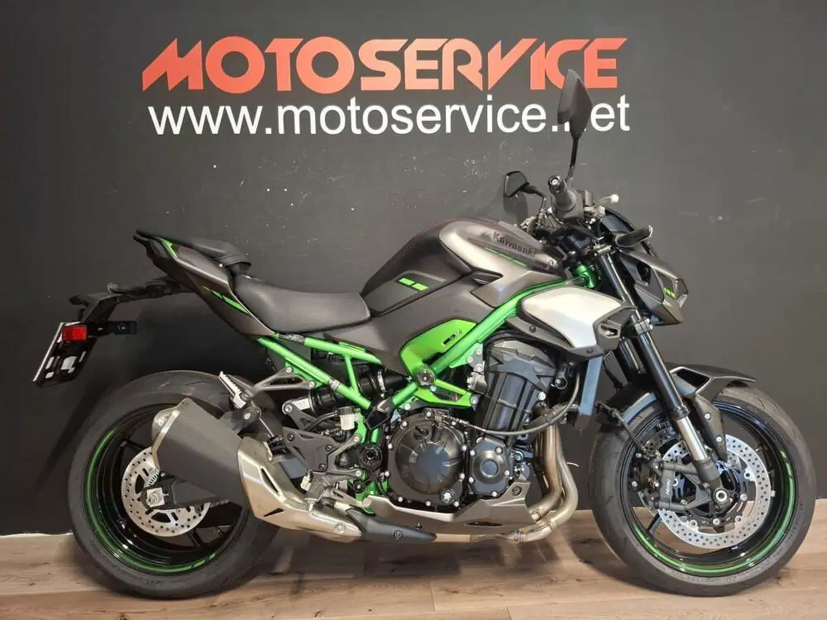 Kawasaki Z 900 (2025 - 26) (4)