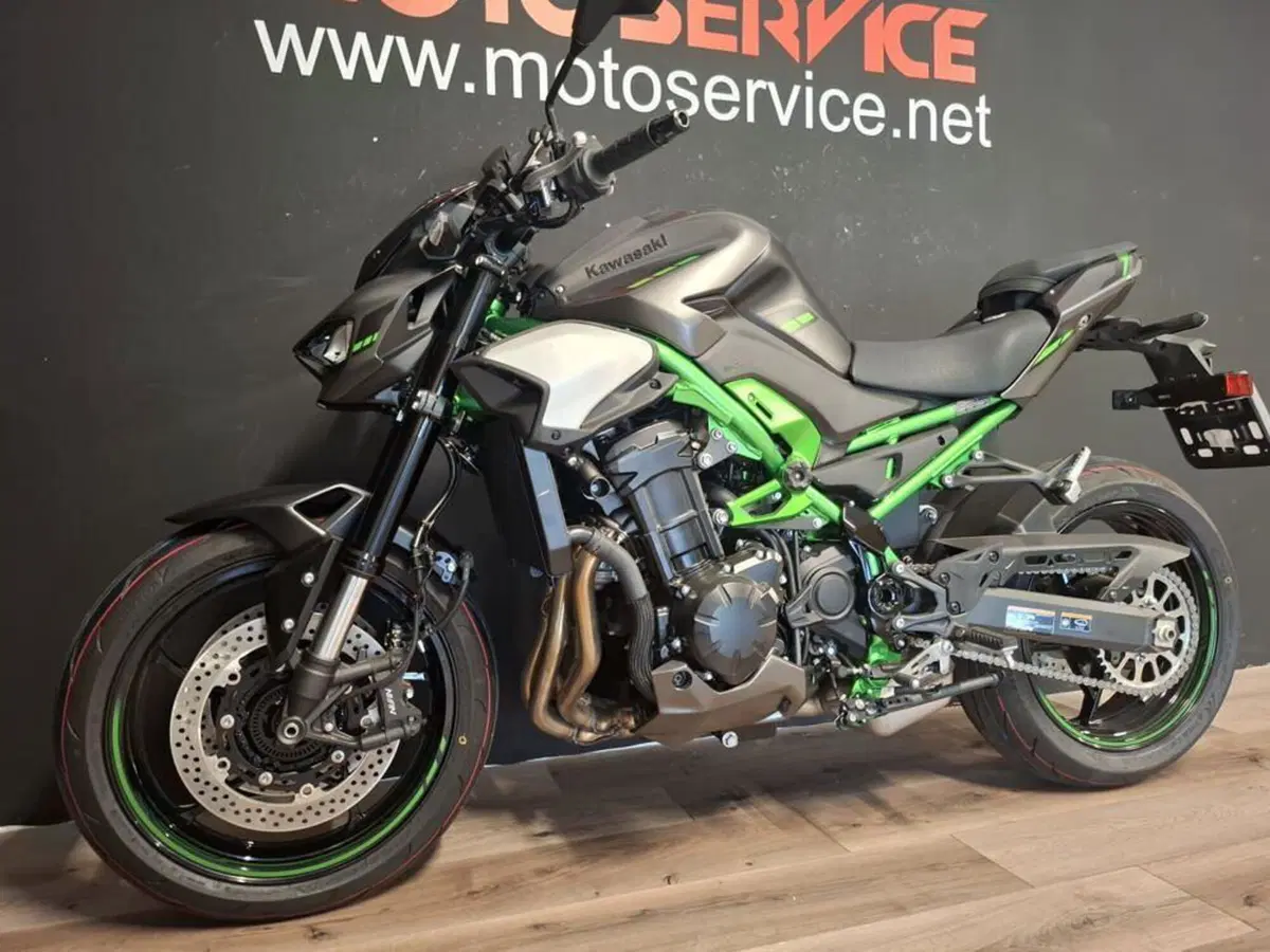 Kawasaki Z 900 (2025 - 26) (2)