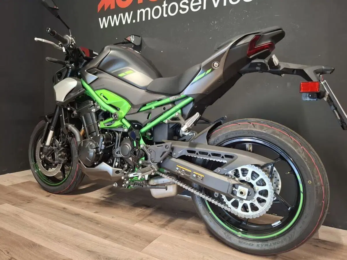 Kawasaki Z 900 (2025 - 26) (3)