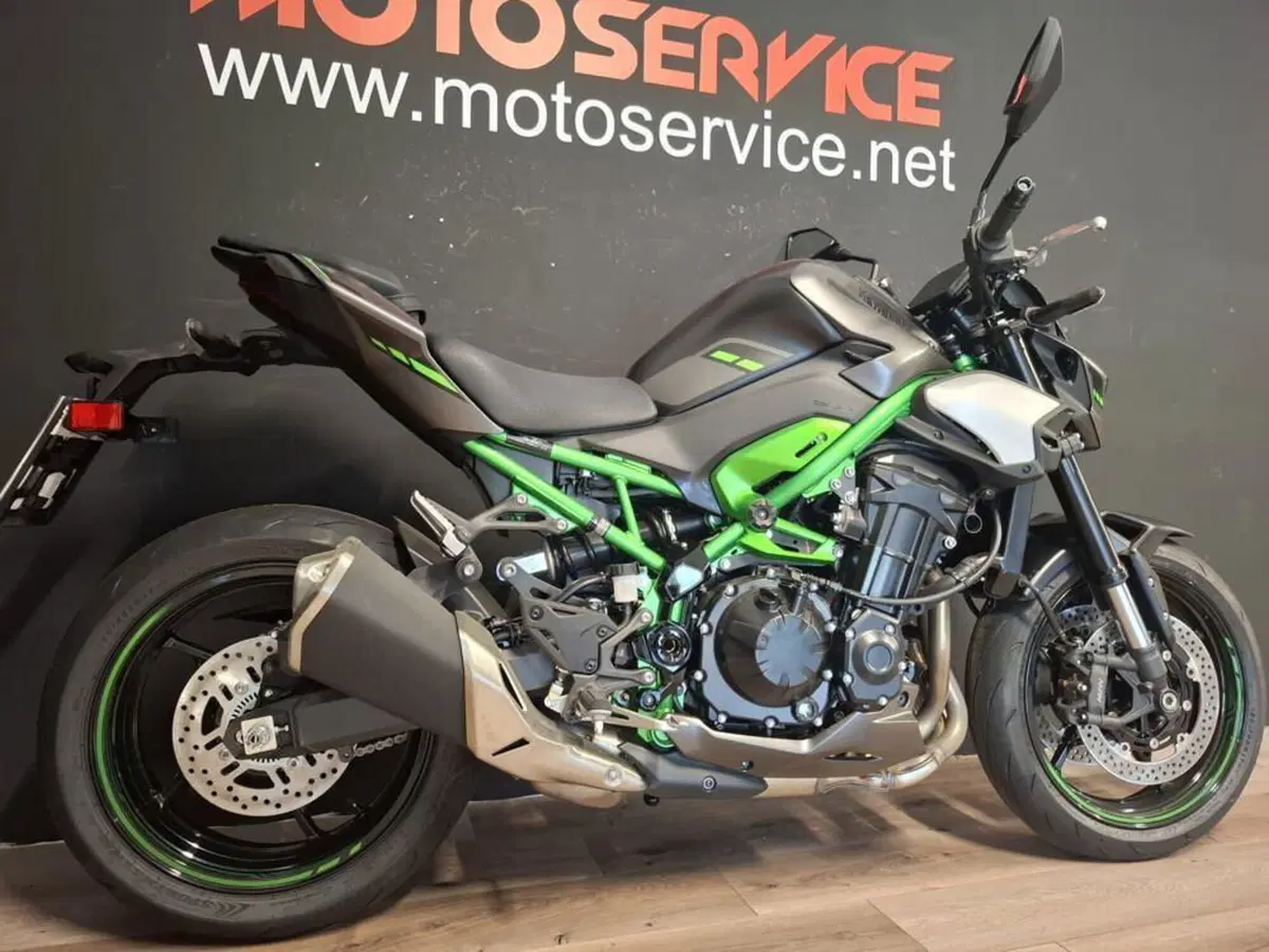 Kawasaki Z 900 (2025 - 26) (5)