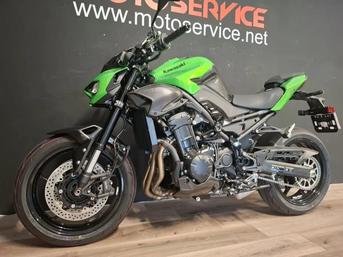 Kawasaki Z 900 (2025 - 26) (2)